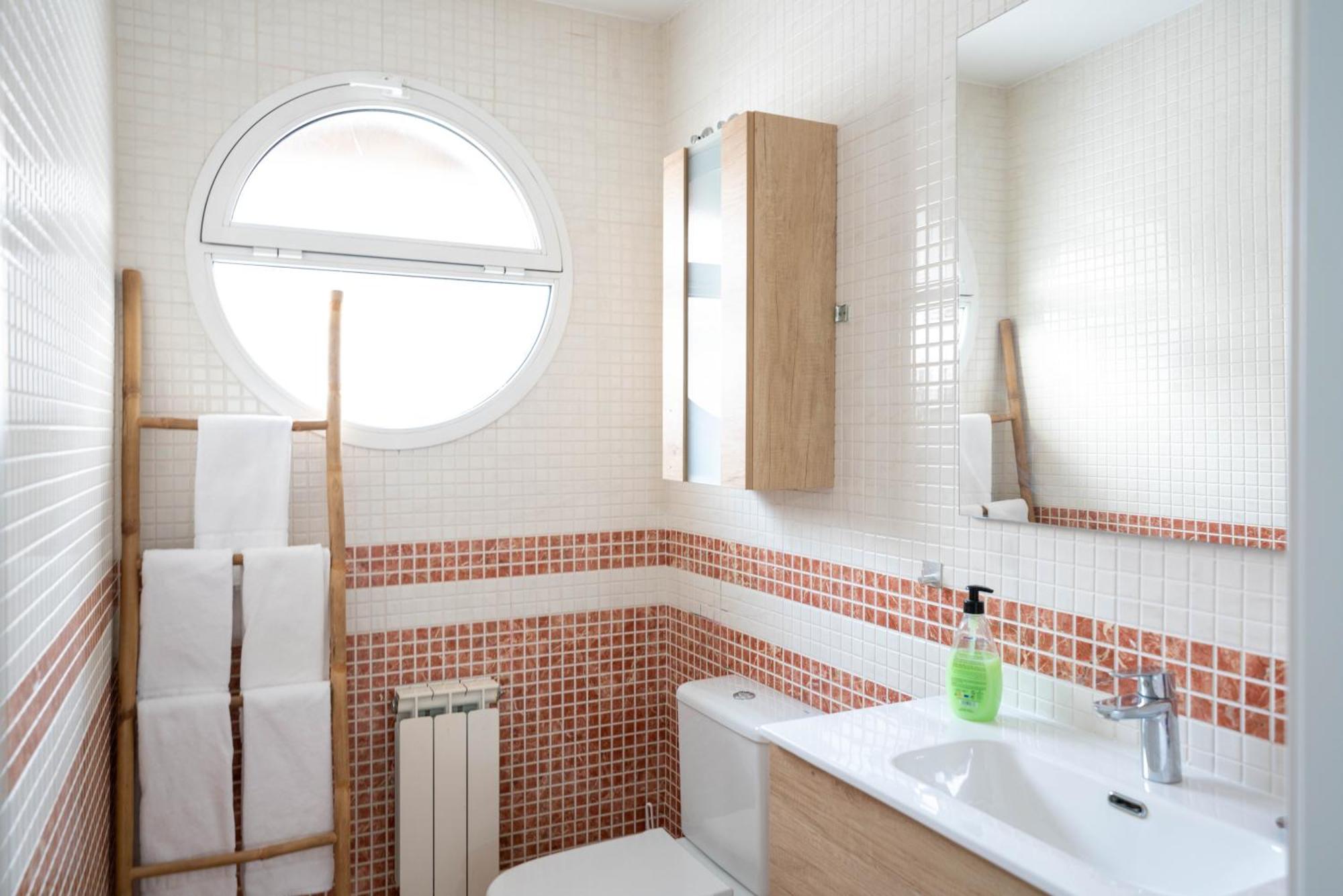 Apartamentos Go- Chalet Calera, Parking Gratuito アロヨ・デ・ラ・エンコミエンダ エクステリア 写真