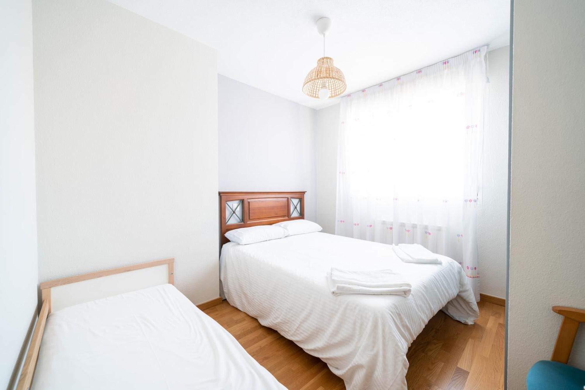 Apartamentos Go- Chalet Calera, Parking Gratuito アロヨ・デ・ラ・エンコミエンダ エクステリア 写真